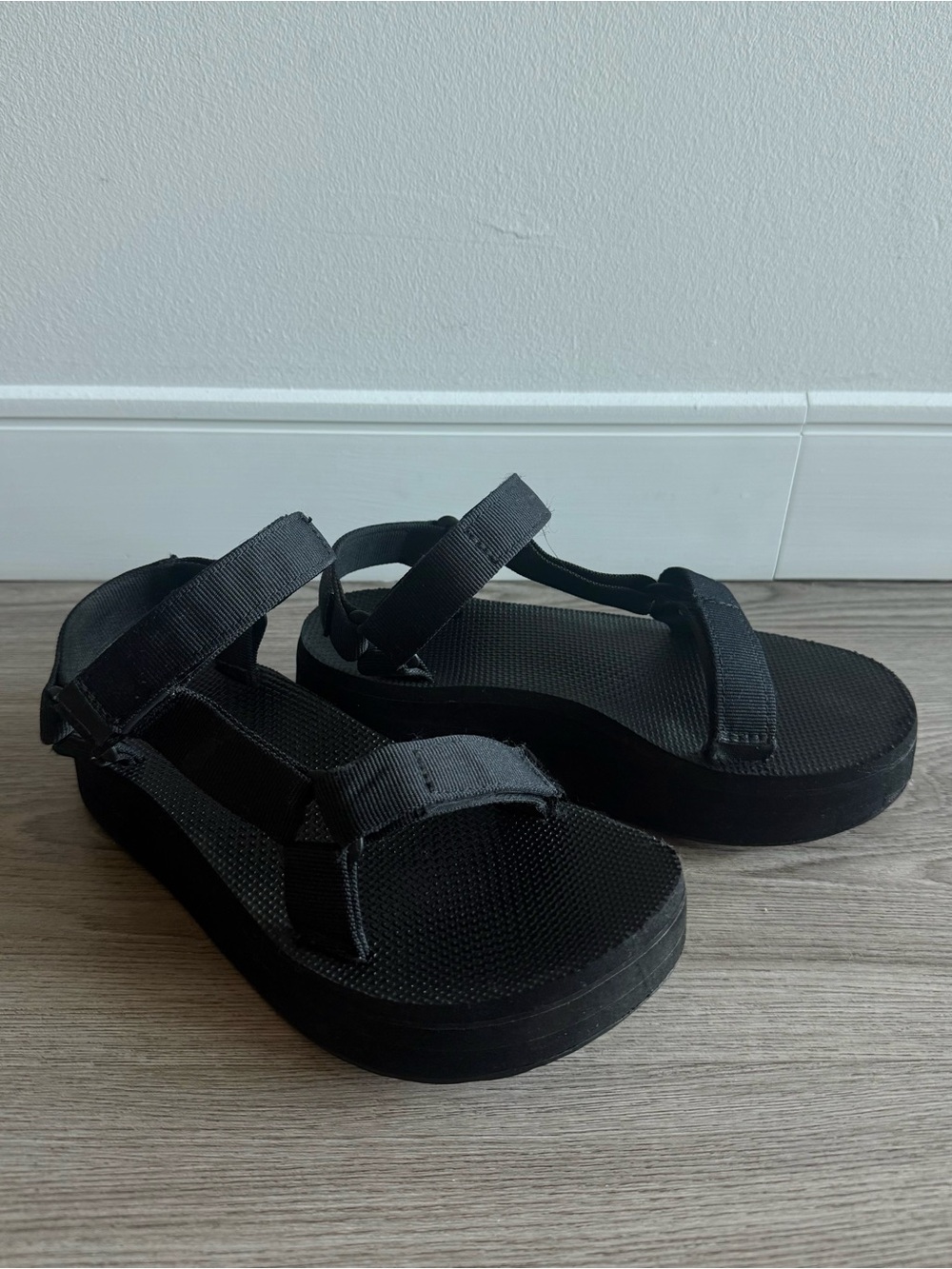 Teva Flatform Universal Platform Sandal in Black Women’s US 7